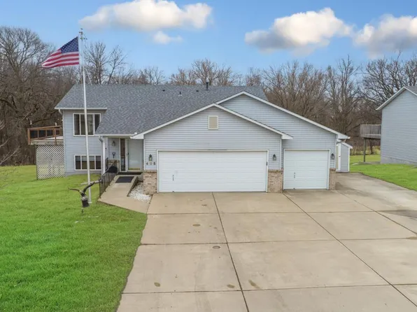 405 E Woodridge Dr, Le Center, MN 56057