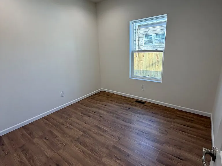 716 W Division St — Photo 14
