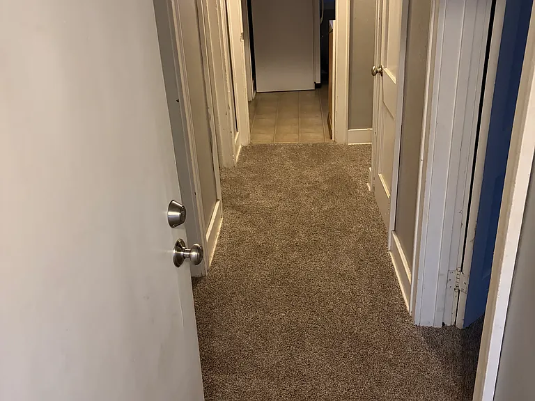 220 E Grove St — Photo 1