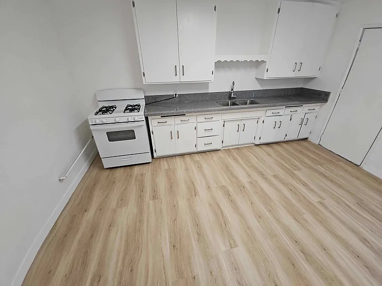 Vanowen St — Photo 13