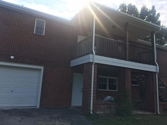 3rd image of 128 Wonderland Dr