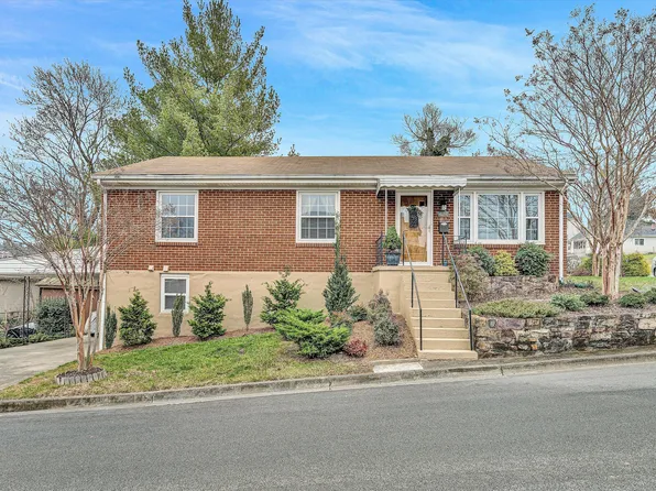 128 S Blair St, Vinton, VA 24179