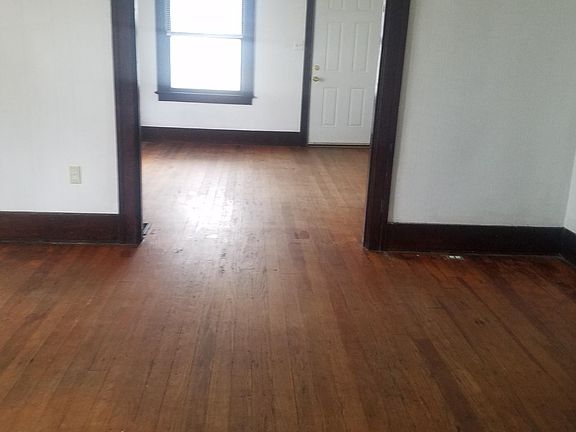 3rd image of 808 S Ellis St