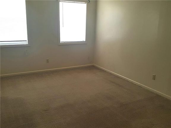 5th image of 107 Parkwest Dr APT 2C