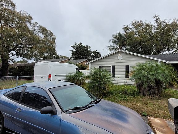 2nd image of 6813 Robinswood Ln