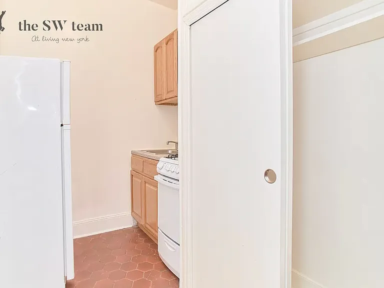 139 W 80th St #4R — Photo 3