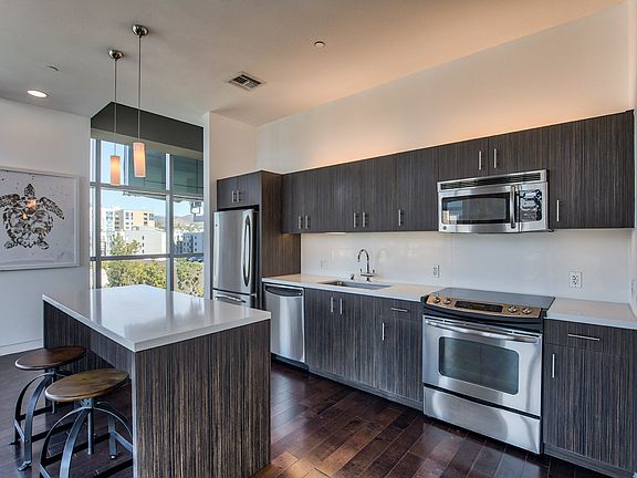 5th image of 1480 Vine St #2729775