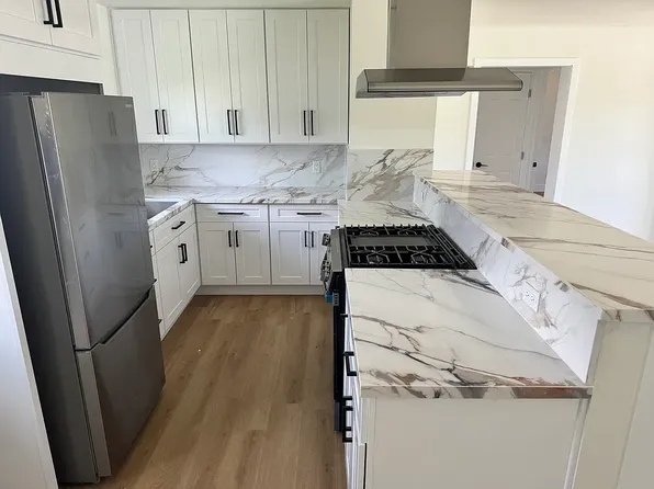 555 Bernard St, Costa Mesa, CA 92627