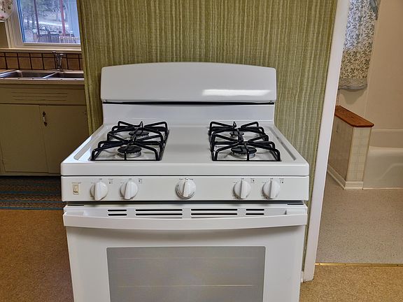 (2) Kitchen