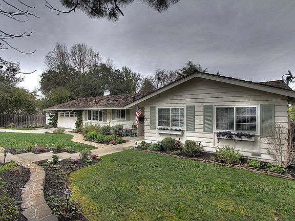 2nd image of 592 Bradford Pl