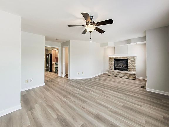 4th image of 212 Island Dr