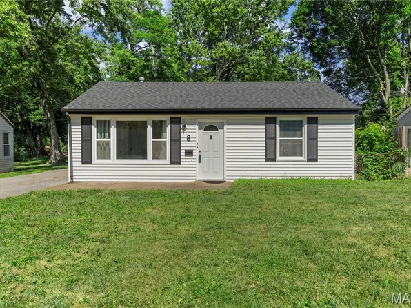 8 McNulty Dr, Florissant, MO 63031