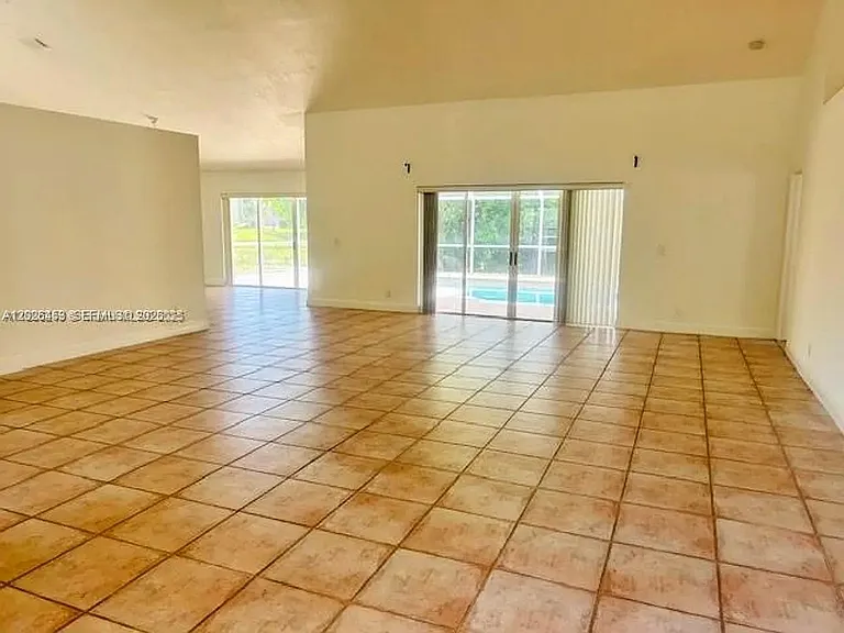 16373 NW 16th St — Photo 3