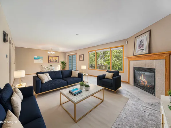 555 Sycamore Cir, Saline, MI 48176