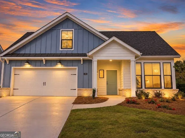 200 Persimmon Dr, Holly Springs, GA 30115