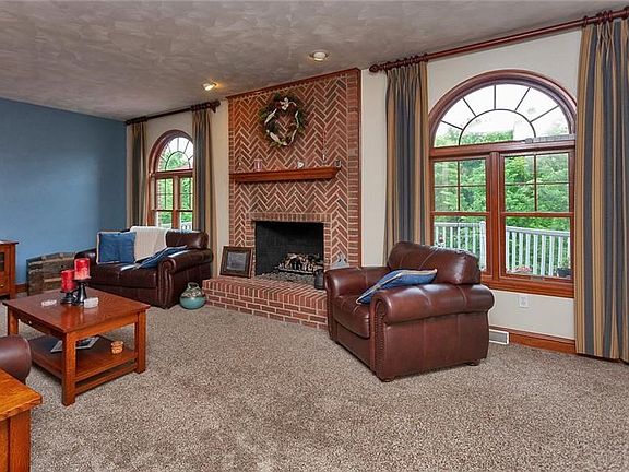 2nd image of 320 Thornwood Dr