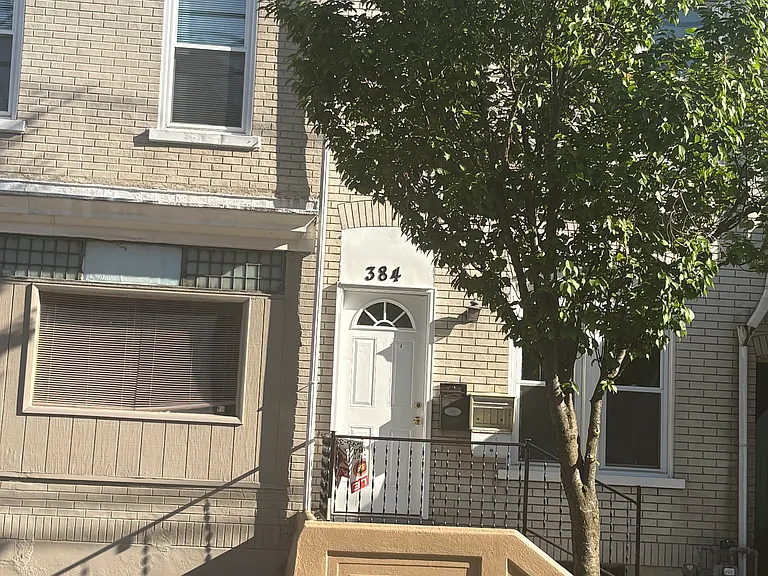 384 W Gordon St #1 — Photo 10