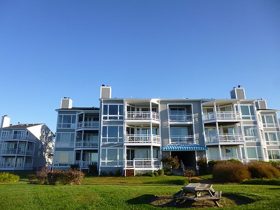 3rd image of 937 Oyster Cove Dr