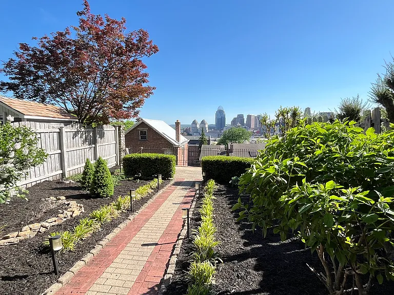 537 Milton St #1 — Photo 40