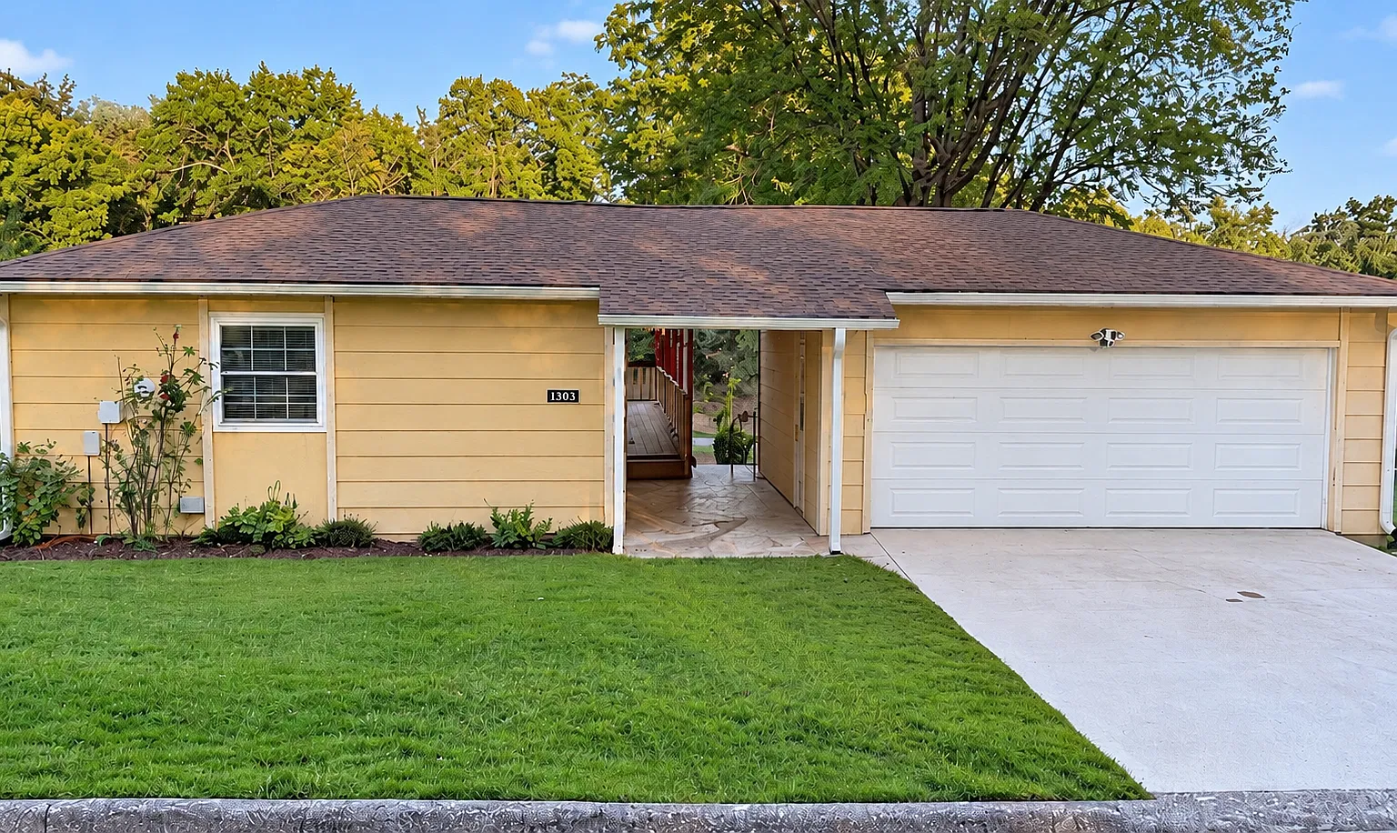 3 bed, 2.5 bath, 1800 sqft, $1,800 — Photo 1
