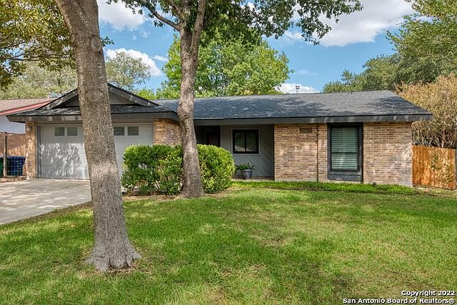 1st image of 2907 Floral Way Dr