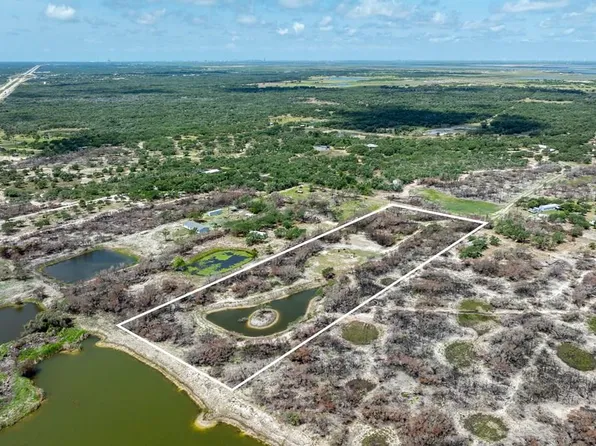 141 Kluge Trl, Rockport, TX 78382