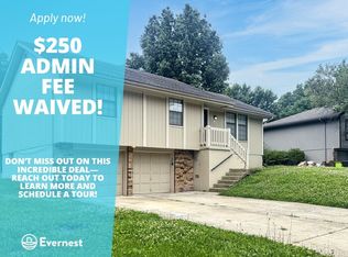 512 SE Silver Ln, Blue Springs, MO 64014