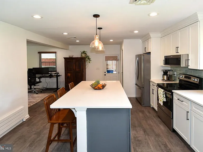 2 Cinnamon Fern Rd — Photo 6