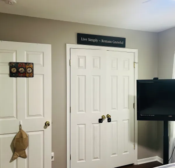 3555 Burkland Dr #VINTAGE STYLE ROOM F — Photo 4