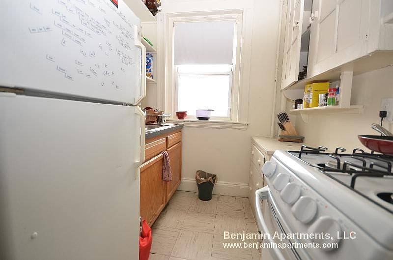 2nd image of 1163 Boylston St Unit 4OOL