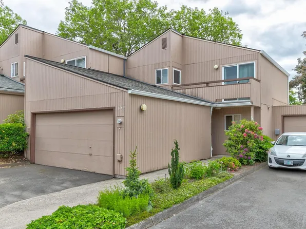 1653 NW Rolling Hill Dr, Beaverton, OR 97006