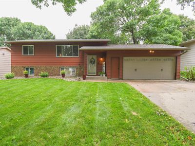 2405 S Chapelwood Ave, Sioux Falls, SD, 57110