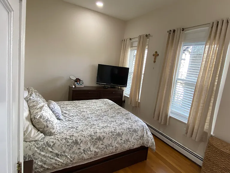 470 E 3rd St #1 — Photo 12