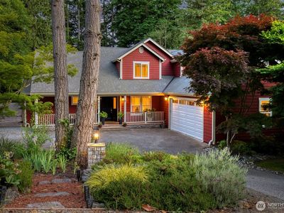 8277 New Holland Ct, Bainbridge Island, WA, 98110
