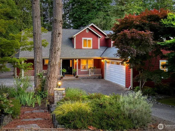 8277 New Holland Ct, Bainbridge Island, WA 98110