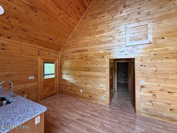 5th image of 2523 Fleming Way