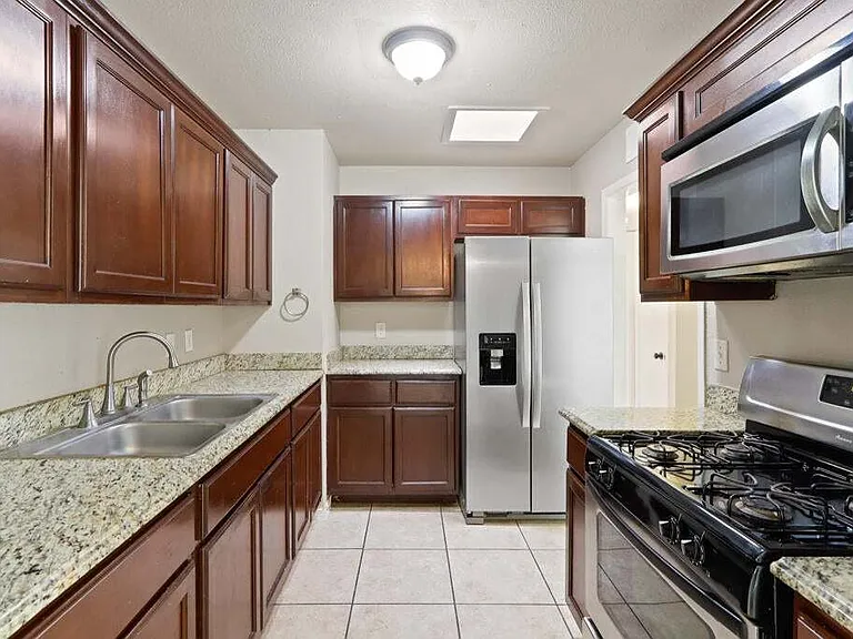 304 Carnival Dr — Photo 8