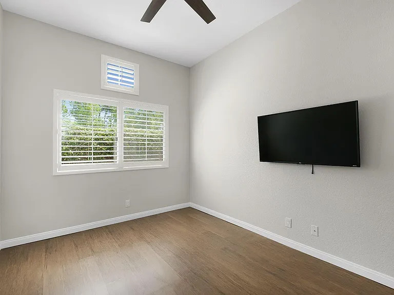 Bel Mondo Condos — Photo 21