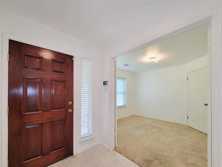 16807 Sussex Dr — Photo 5