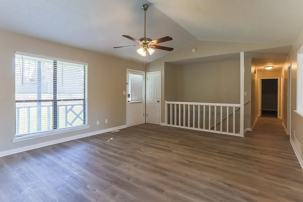3 bed, 2.0 bath, 1342 sqft, $1,795 — Photo 4