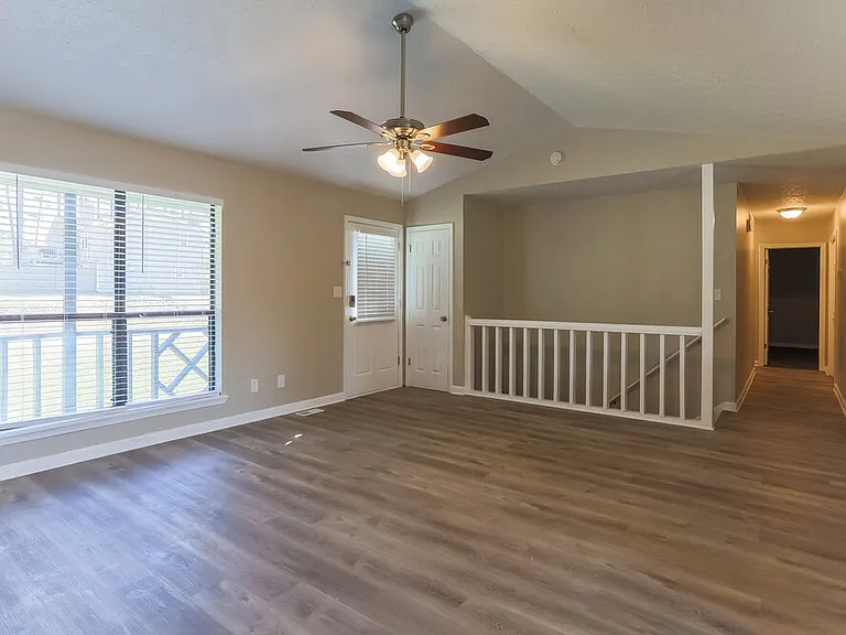 3204 Plymouth Rock Dr — Photo 4