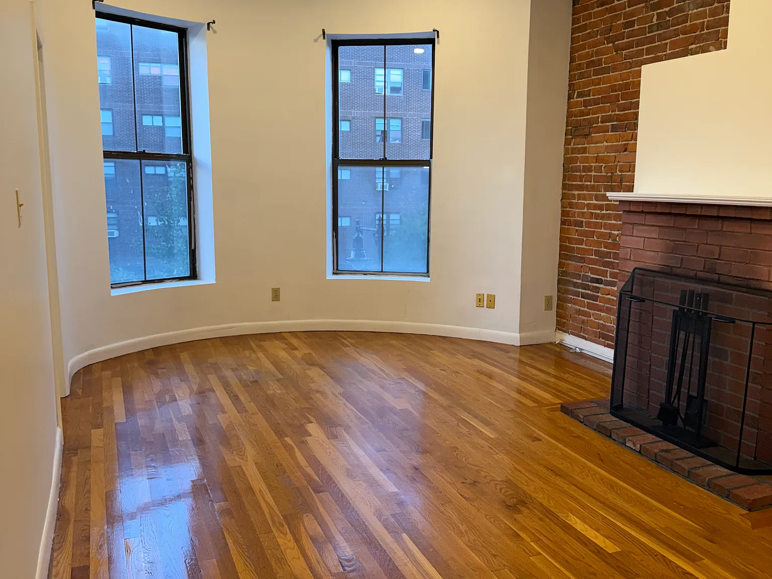 2 bed, 850 sqft, $3,900 — Photo 2