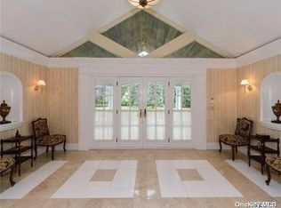 27 Emerson Rd, Glen Head, NY 11545