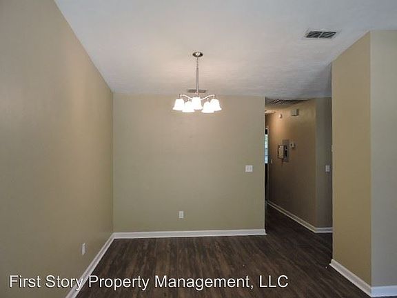 3rd image of 2268 Claremont Ln