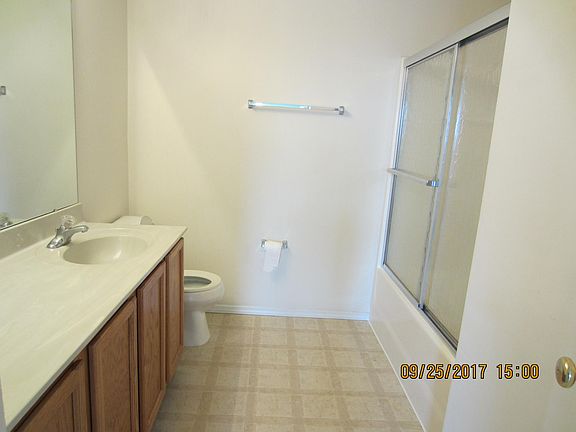 hallway bathroom in 2nd level