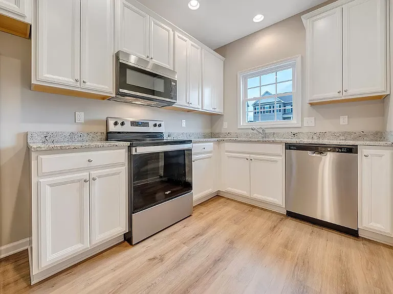 915 Holland Loop NW — Photo 10