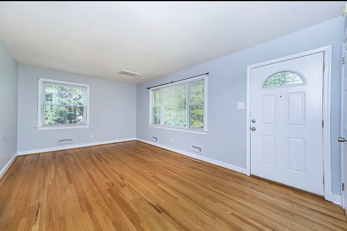 3 bed, 1.5 bath, 1032 sqft, $1,695 — Photo 3
