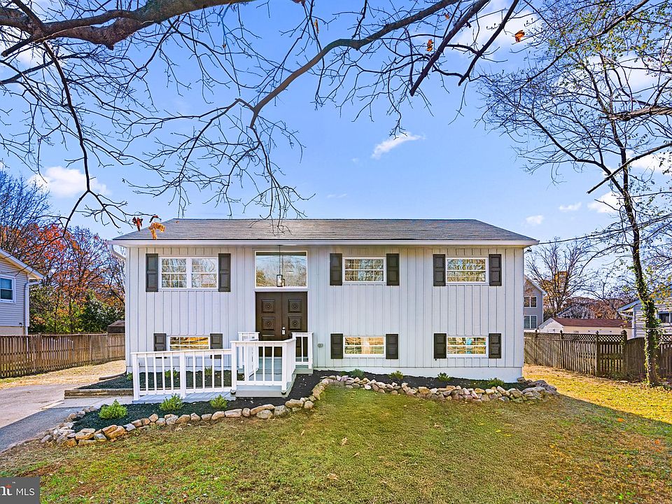 1st image of 989 Saint Margarets Dr