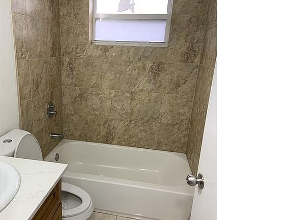4th image of 1130 NW 62nd St #7