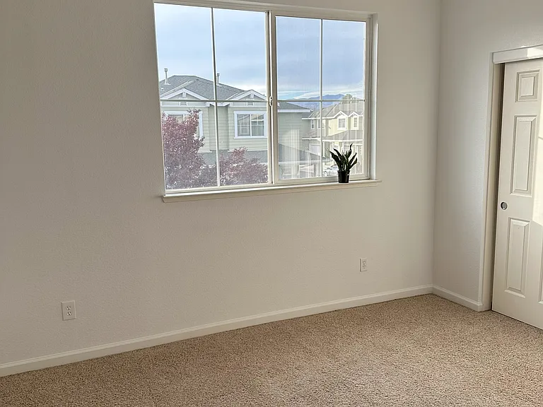 2120 Hellaby Ln — Photo 5